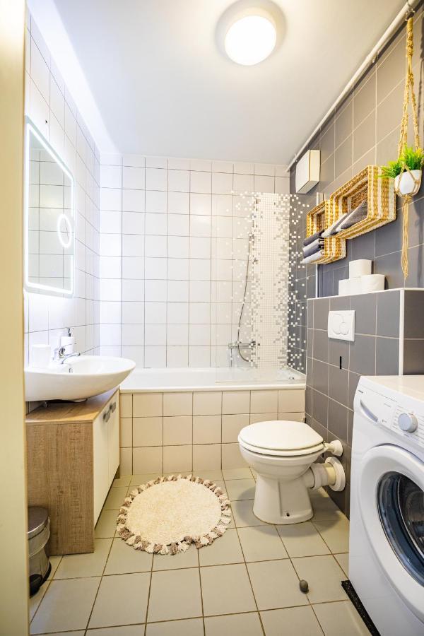 Flexible Selfcheckins 15 & 19 - Zagreb - Garage - Loggia - New - Apartments Repinc Екстер'єр фото